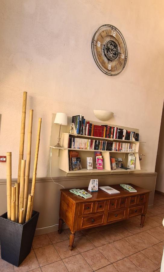 Logis Hotel La Bastide Saint Bach Suze la Rousse Bagian luar foto