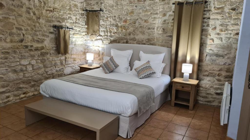 Logis Hotel La Bastide Saint Bach Suze la Rousse Bagian luar foto