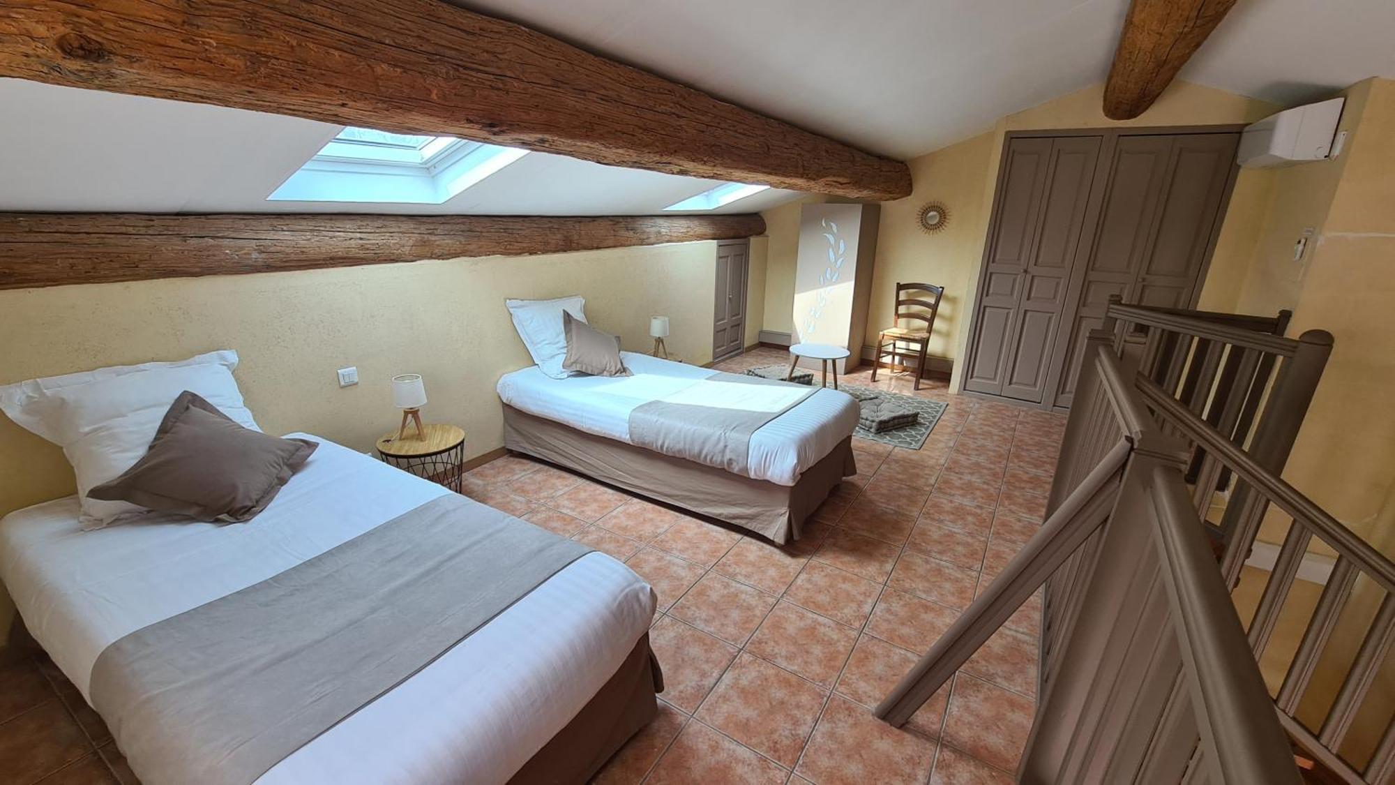 Logis Hotel La Bastide Saint Bach Suze la Rousse Ruang foto