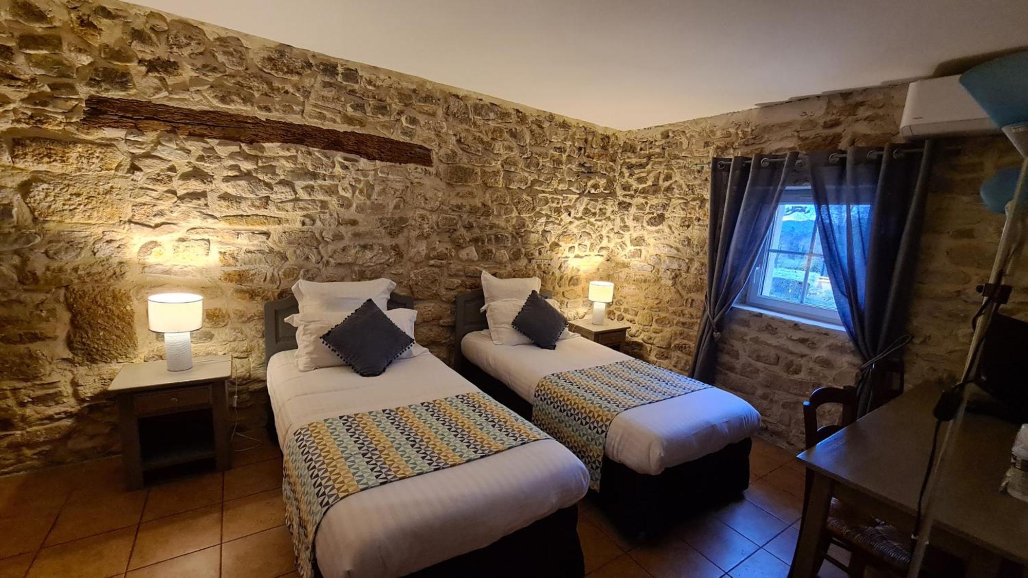 Logis Hotel La Bastide Saint Bach Suze la Rousse Bagian luar foto